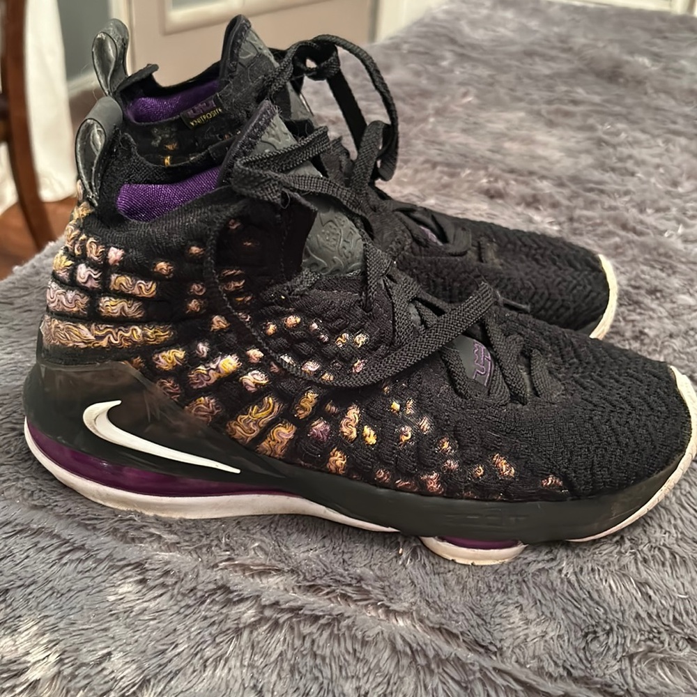 LeBron 17 Lakers